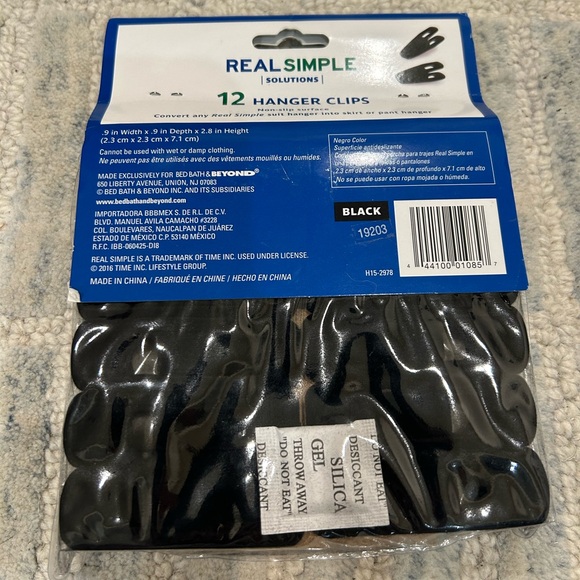 Real Simple Black Hanger Clips (12 count) NEW - Picture 2 of 2